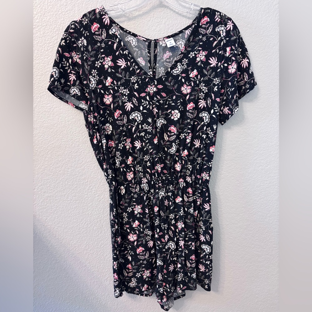 Old Navy Black Floral Short-Sleeve shorts Romper